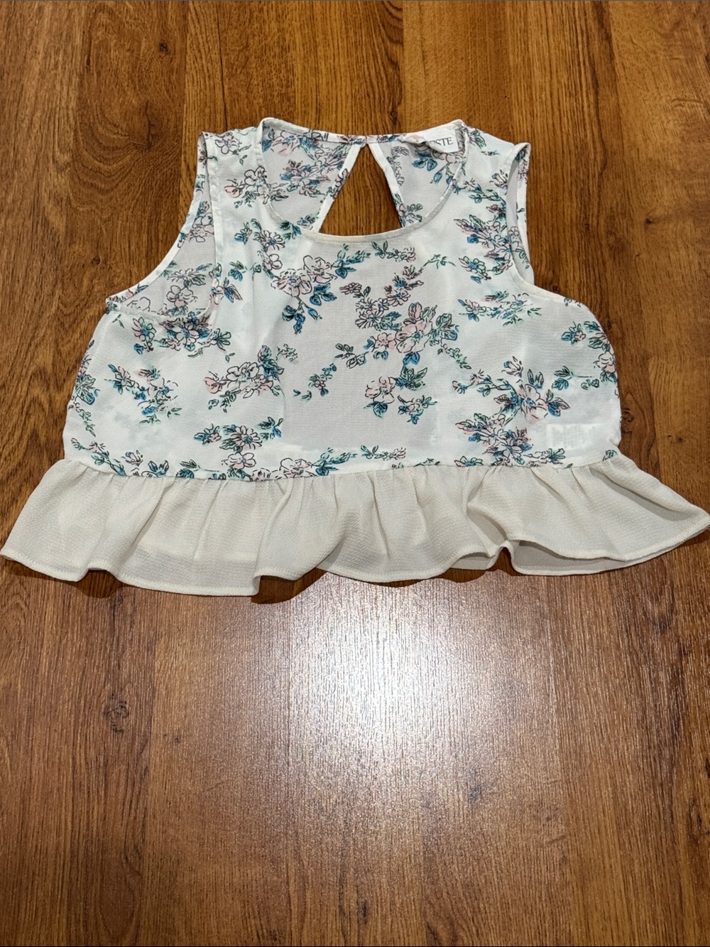 L'ATISTE White Floral Ruffle Crop Top